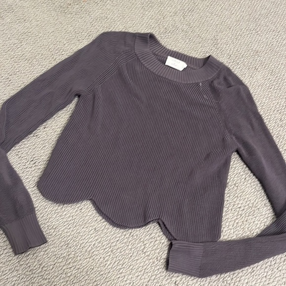 ‼️SOLD‼️ Aritzia Wilfred Scalloped Crop Sweater - Mink - Picture 2 of 4